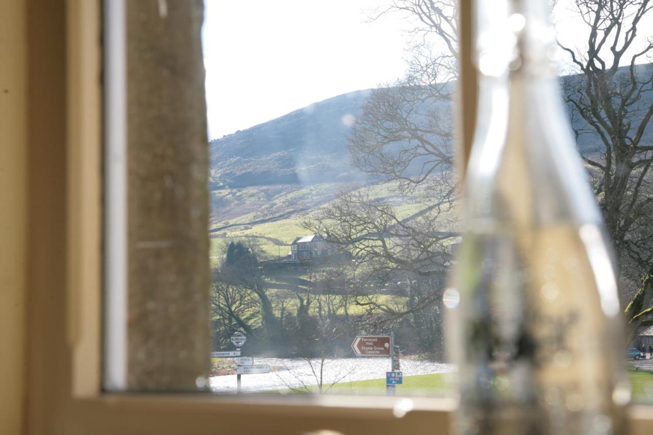 Hotel The Red Lion & Manor House à Burnsall Extérieur photo