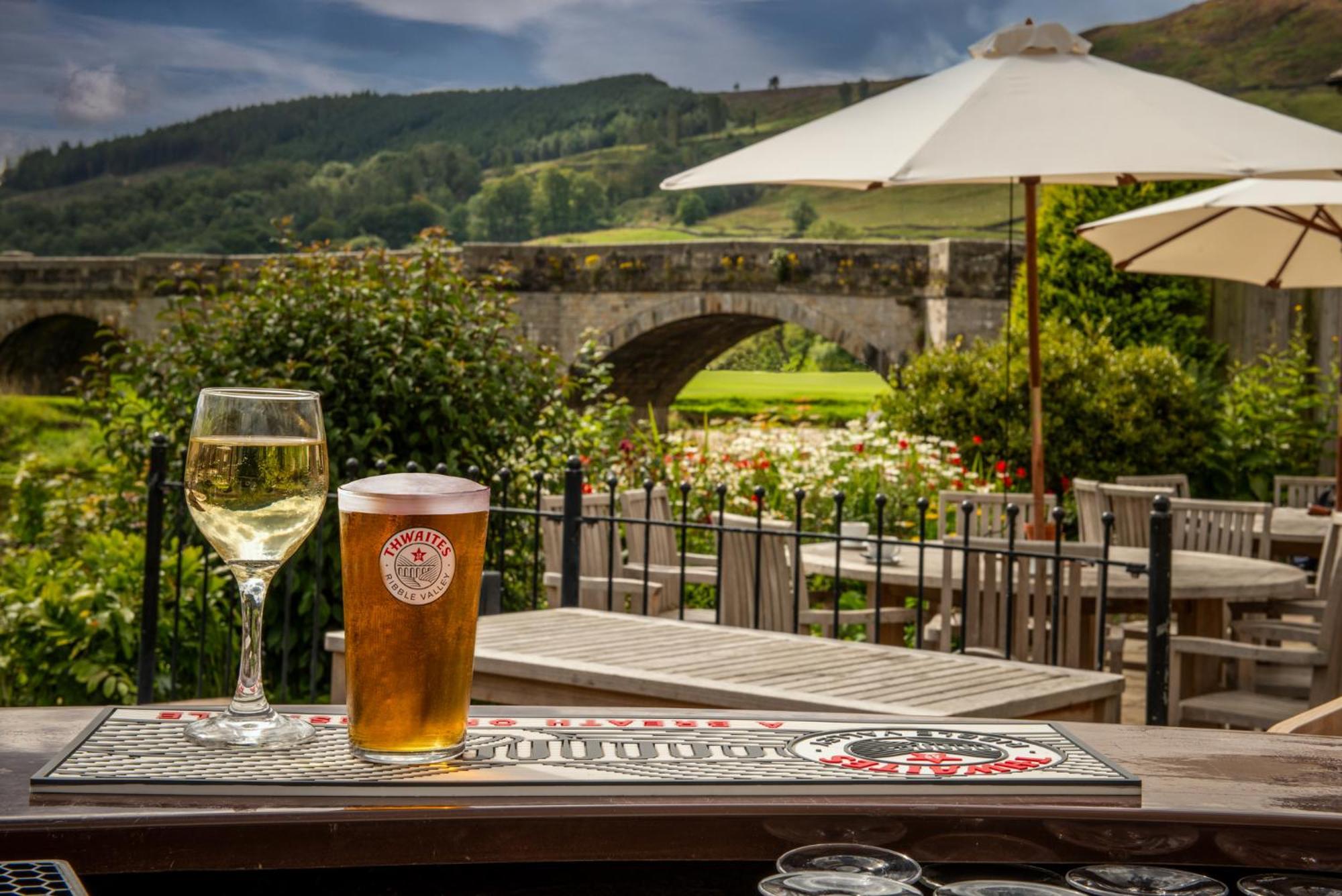 Hotel The Red Lion & Manor House à Burnsall Extérieur photo